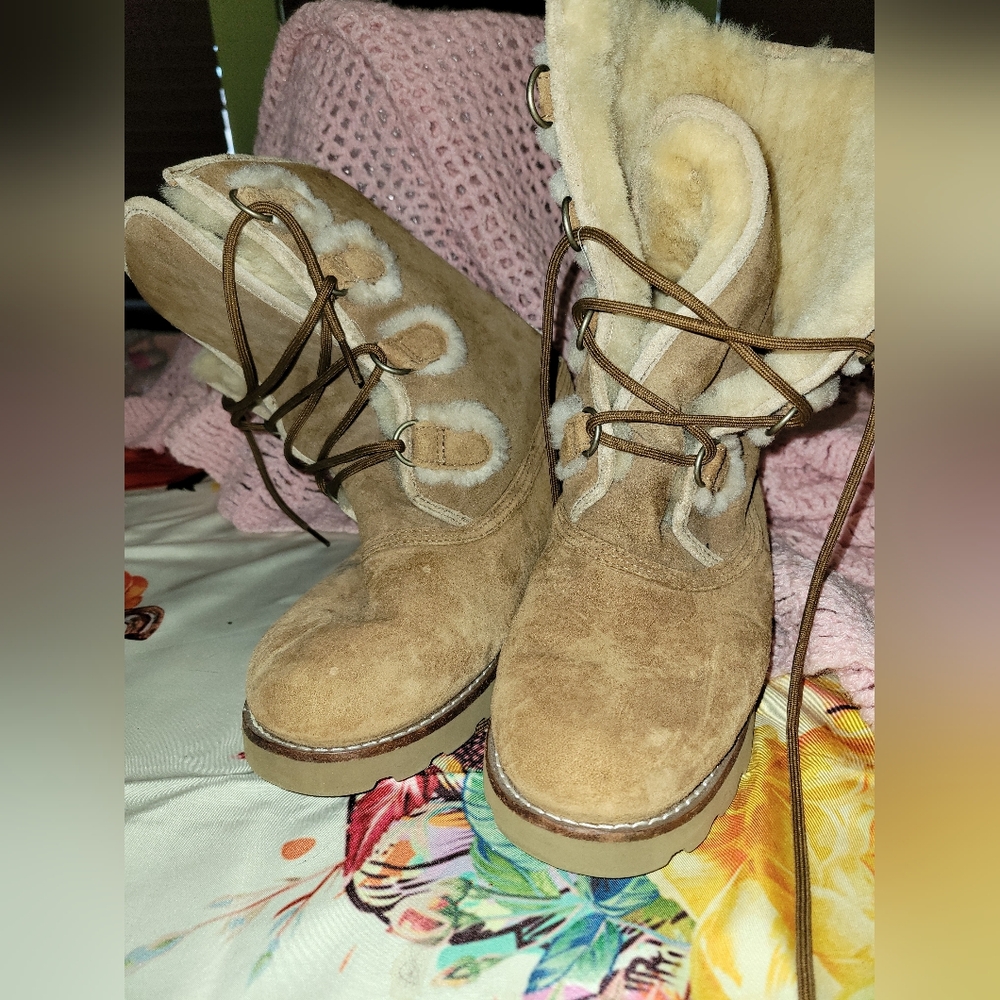 UGG lace up Brown Sheepskin Leather 3219 mid calf  Boots Women’s 8